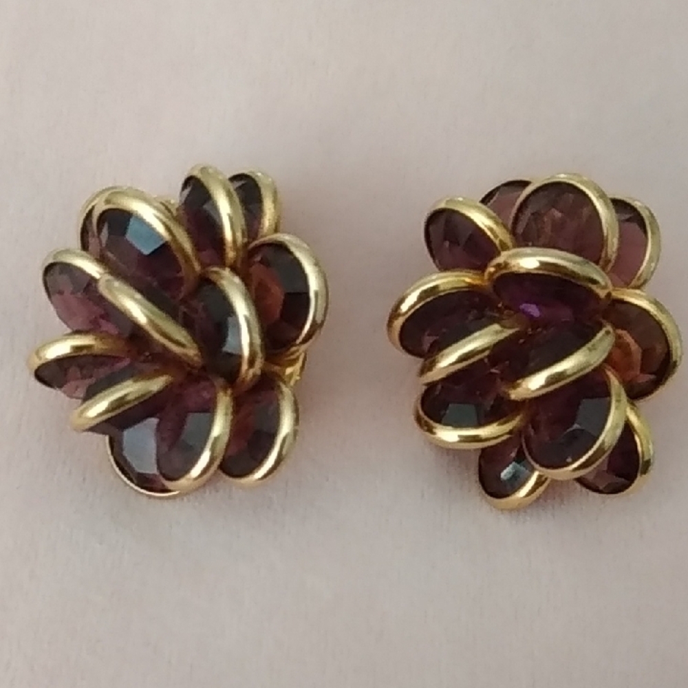 Vintage Swarovski Gold Tone Cluster Clip-on Earrings Swan Logo